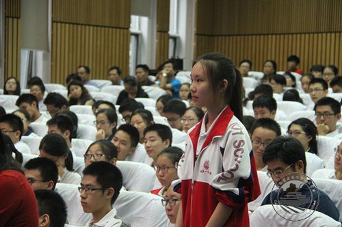 厉以宁一零一中讲“开学第一课”：小故事有大智慧