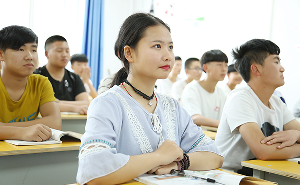 学生就读甘肃兰州中专学校占有哪些优势？
